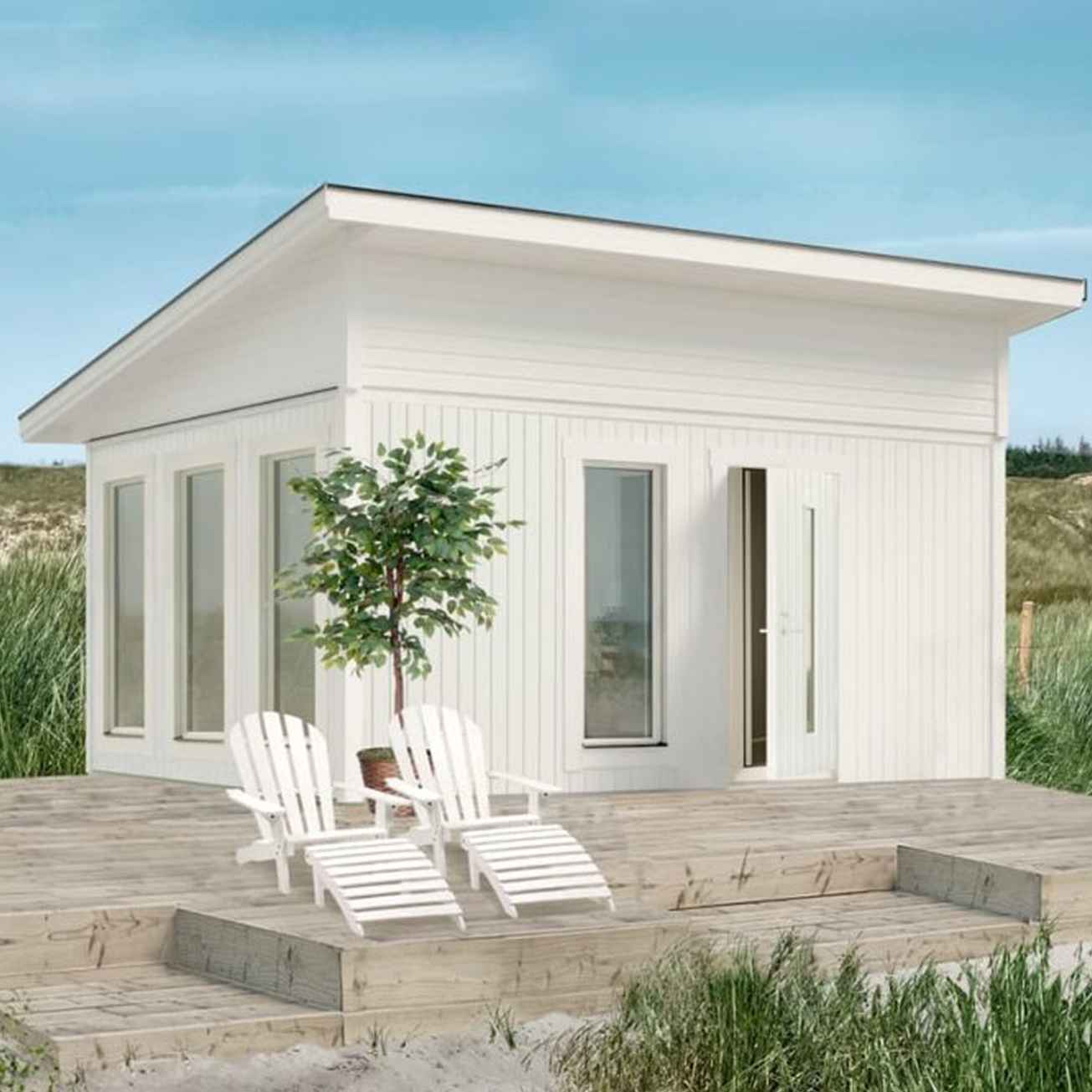 vit stuga med stora fönster och trall.